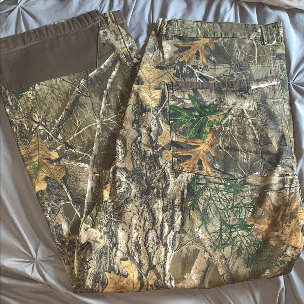 NWT. Magellan camo pants